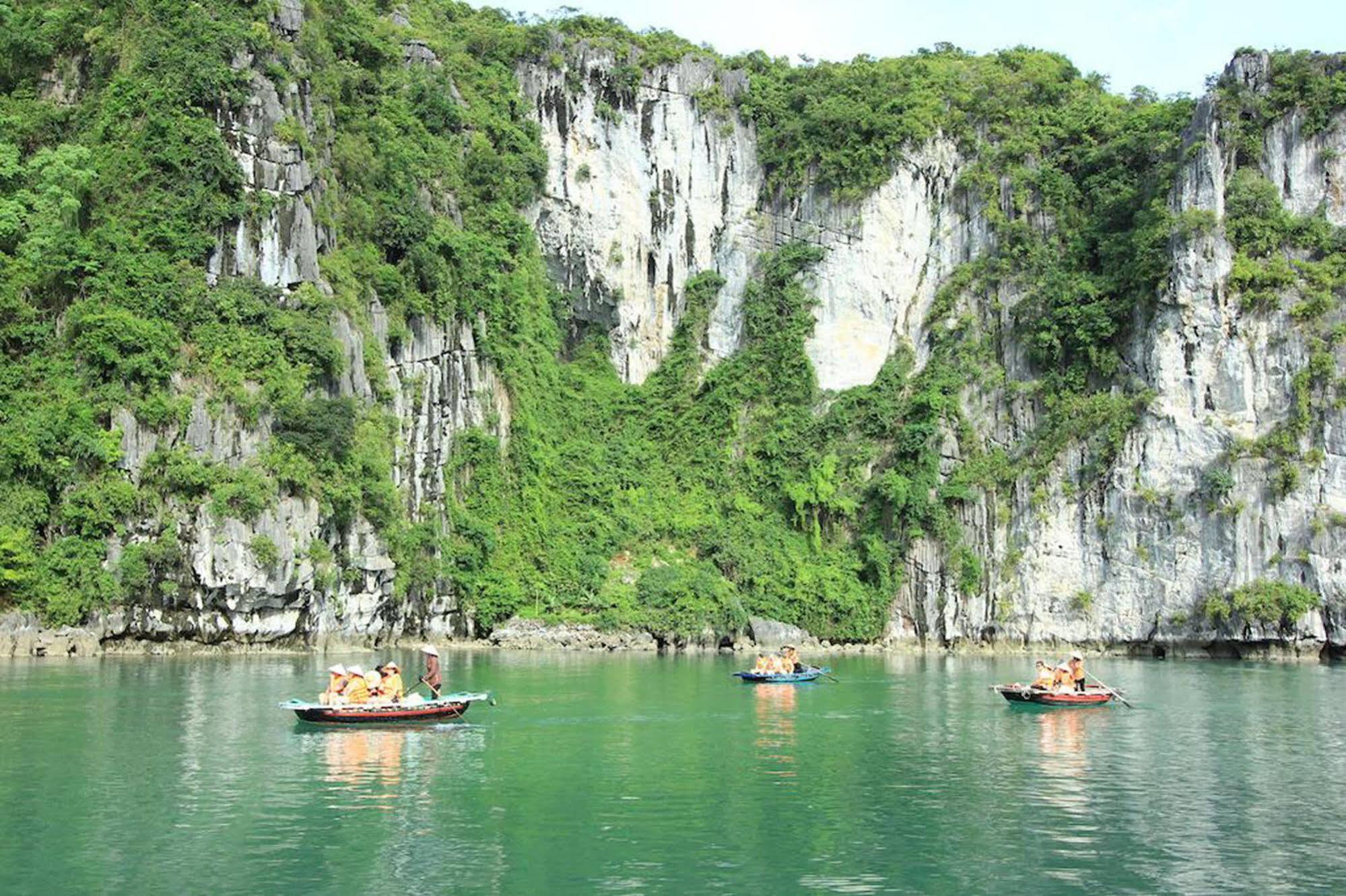 Majestic Halong Cruise Hotel Ha Long Exterior photo