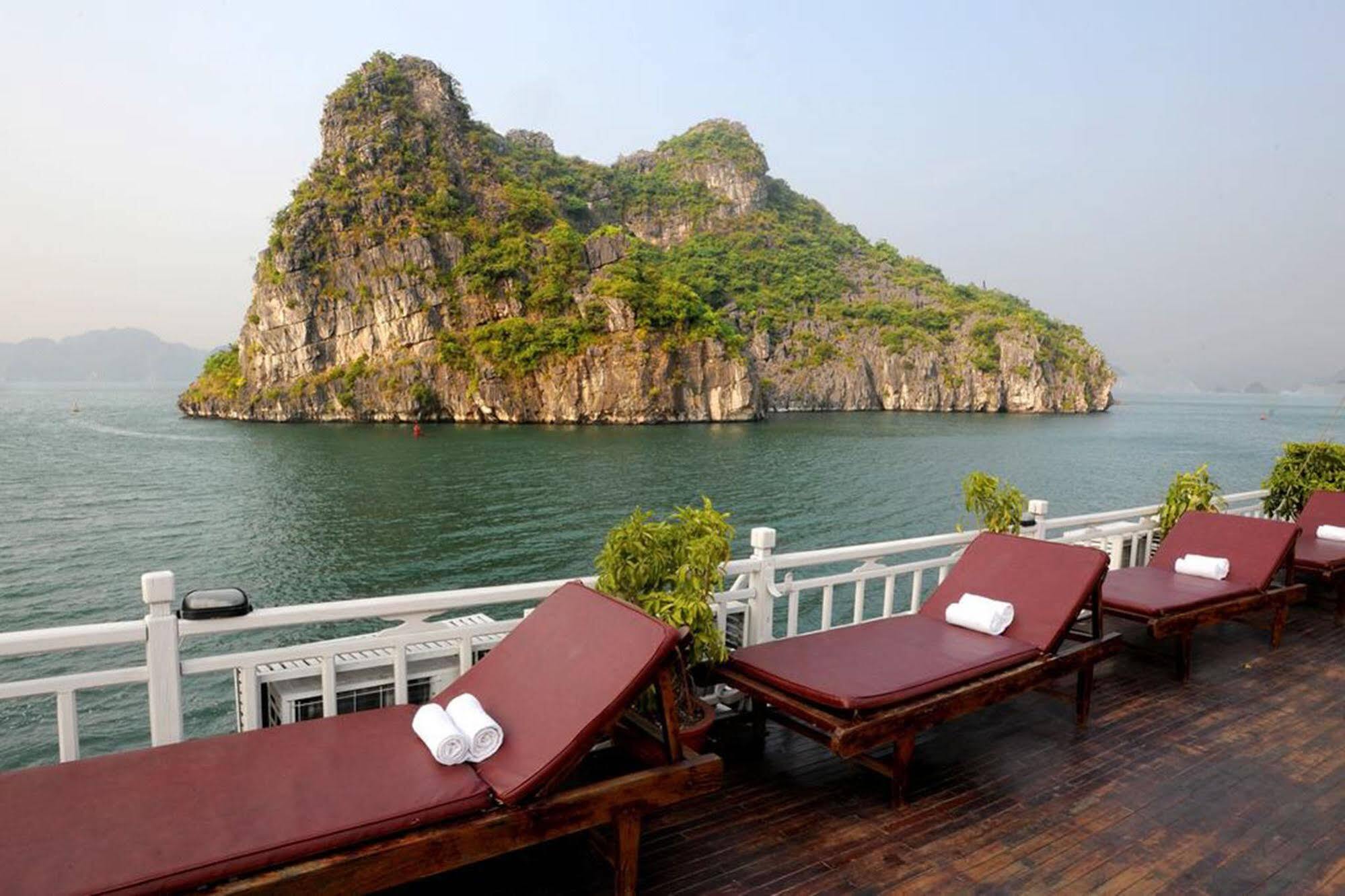 Majestic Halong Cruise Hotel Ha Long Exterior photo
