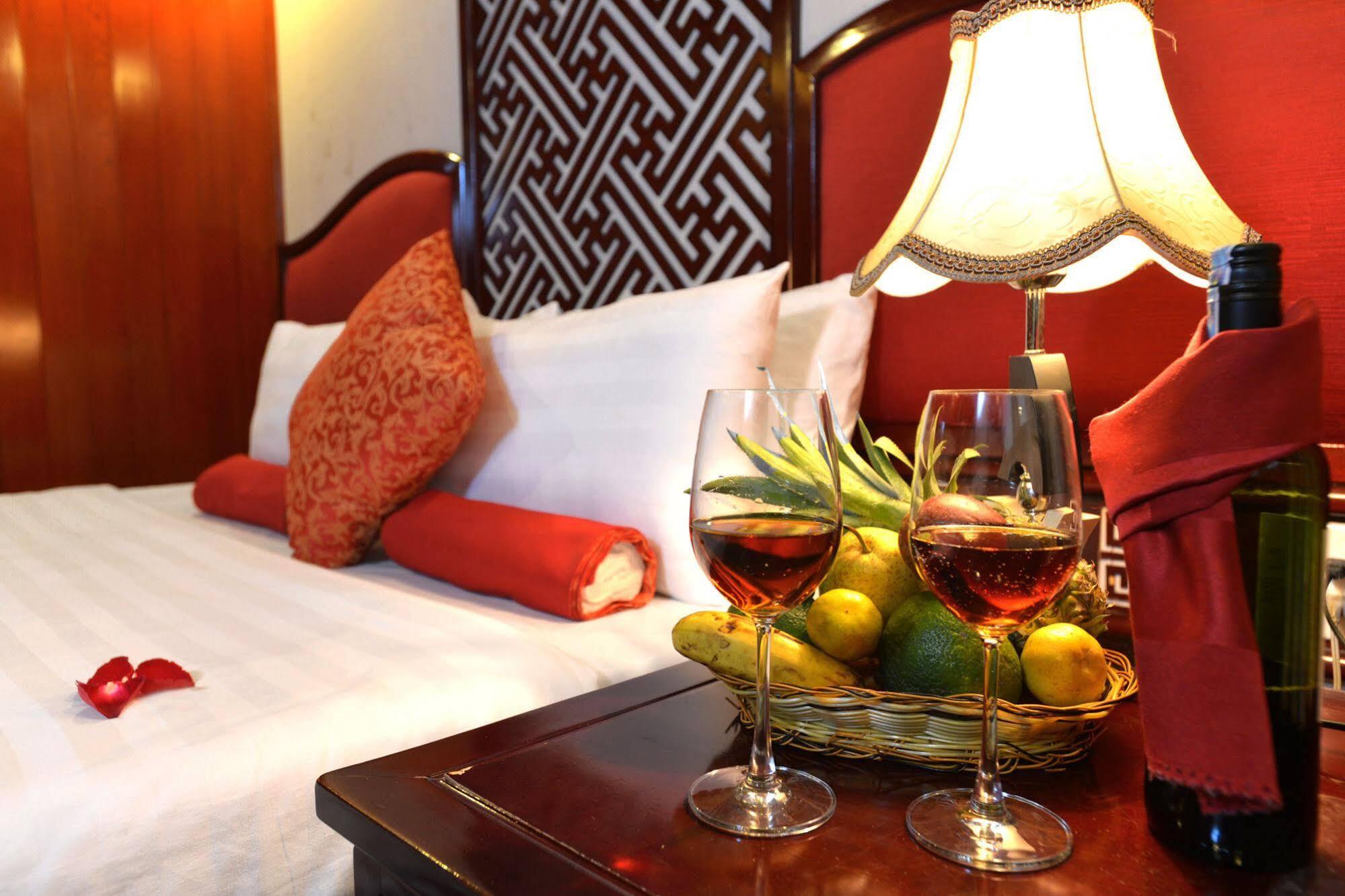 Majestic Halong Cruise Hotel Ha Long Exterior photo